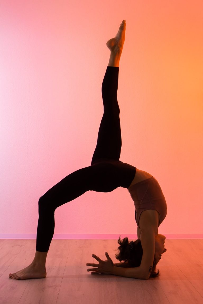JR-mindful-movements-urdhvadhanur-asana-yoga-Janina-Yoga
